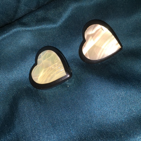 Heart clip on earnings - Picture 1 of 3